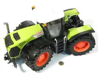 Bruder játék Claas Xerion 5000 traktor (1)