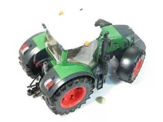 Bruder játék Fendt 936 Vario traktor (1)