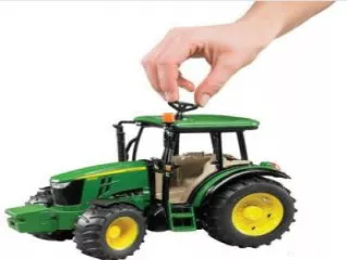 Bruder játék John Deere 5115M traktor (1)