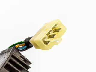 Force 210 feszültségszabályzó (3)