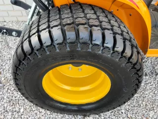 Force 325 Stage V fűgumis kerék készlet (5)