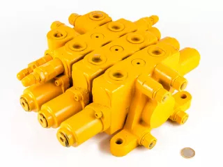 Force 915 hidraulika vezérlőtömb, 3 körös (2)