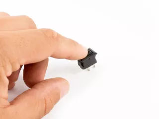 Kapcsoló 2 állású, 2 lábú, mini méretű (3)