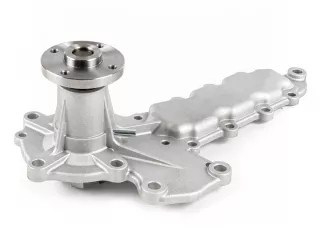 Kubota L2402 vízszivattyú (2)