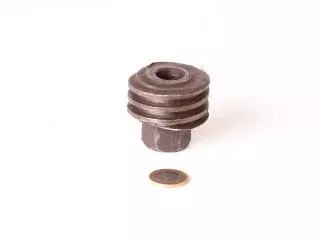 MTZ nyomtávállító csiga (hátsó kerékagy, hajtó elsőhíd) (2)