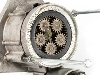 MTZ önindító (áttételes, bolygóműves) 12V (cseh típusú SETART), 3,3 kw (6)