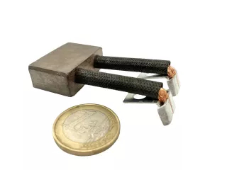 MTZ önindító bronzkefe régi típusú negatív (0)