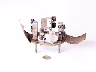 MTZ önindító kefetartó (Kamaz forma) (0)