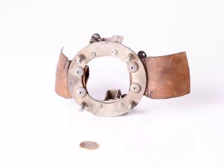 MTZ önindító kefetartó (Kamaz forma) (2)