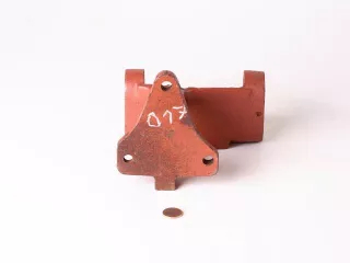 MTZ tartó 017 (hidraulika vezérlőtömb karok) (3)