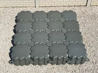 Műanyag úszótest 50 x 50 x 40 cm (5)