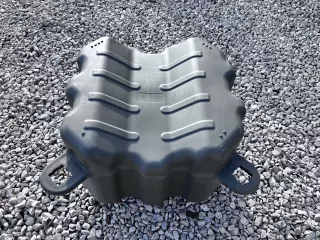 Műanyag úszótest V formájú fedélzettel, 'ride-on', csónak gerinc és jetski alá (0)