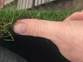 Műfű 4cm-es, 4 színű szálból, 21.000 öltés/m2 sűrűséggel készítve (6)