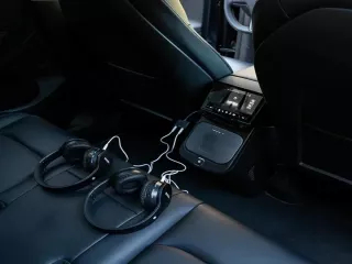 Tesla hátsó multimédiás érintőkijelző, QCM6125, Model Y (4)