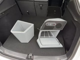 Tesla hűtőszekrény a csomagtér oldalába - Model Y (4)