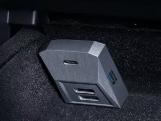 Tesla kesztyűtartó USB hub, 4 az 1-ben, Model 3 / Model Y (1)