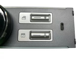 Tesla közép konzol okos gomb USB dokkolóval Tesla Model 3 és Model Y (3)