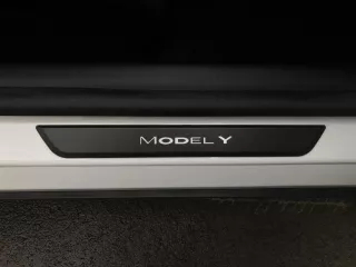 Tesla Model Y küszöbvédő dekor, LED megvilágítással, 4 darabos készlet (2)