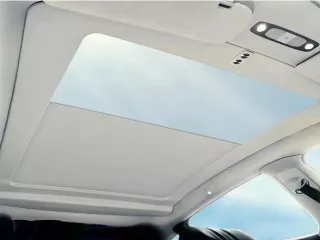 Tesla Model Y motoros panorámatető árnyékoló, elektromos roló (1)