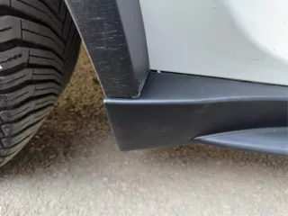 Tesla Model Y oldalsó küszöb spoiler szett, matt fekete (1)