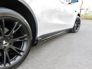 Tesla Model Y oldalsó küszöb spoiler szett, matt fekete, 4 részes (1)