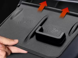 Tesla vezeték nélküli töltőpad a középkonzolra, TPE, Bluetooth fülhallgató tárolóval, Model 3 / Model Y (2)