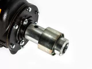 Vízszivattyú, kardán hajtású, japán kistraktorokhoz (450 liter/perc) (11)