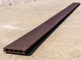 WPC teraszburkolat sötét vöröses barna (