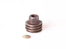 MTZ nyomtávállító csiga (hátsó kerékagy, hajtó elsőhíd)