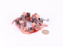 MTZ önindító kefetartó (Iskra forma), kefékkel komplett (AZJ, 24V)